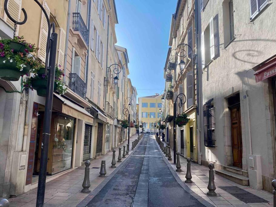 Au Coeur Du Viel Antibes - Cosy Appartement Eksteriør bilde